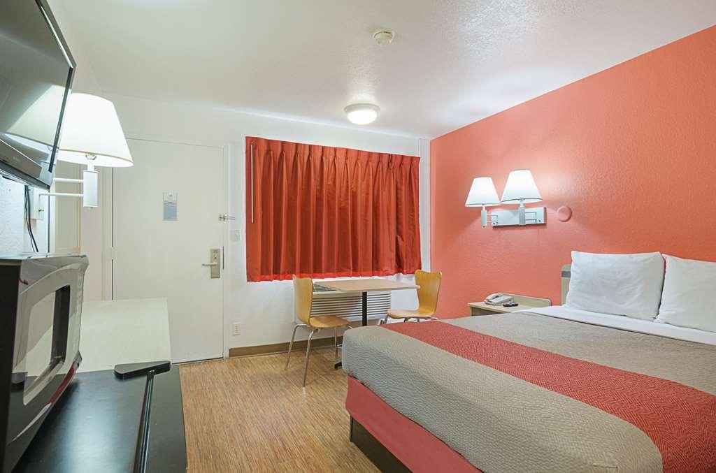 Home 6 Motel Topeka Habitación foto